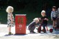 Preview: Kinder mit Dreirad an der Winther Challenge Tankstelle