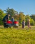 Preview: Kita-Gruppe mit dem Winther Turtle Kinderbus für 6 Kinder auf einer Wiese