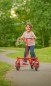Preview: Mädchen fährt den Winther Viking Challenge Step Roller auf einem Parkweg