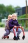 Preview: Zwei Kleinkinder sitzen gemeinsam auf dem Winther Viking Challenge Walkabout Duo