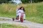 Preview: Kinder fahren mit dem Winther Viking Dreirad Taxi einen Weg entlang