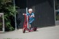 Preview: Junge fährt den Winther Viking Roller klein auf dem Kita-Hof