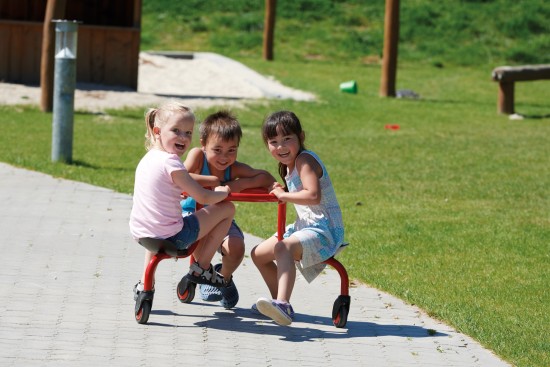 Preview: Drei Kinder fahren gemeinsam im Winther Viking Challenge Circle Bike
