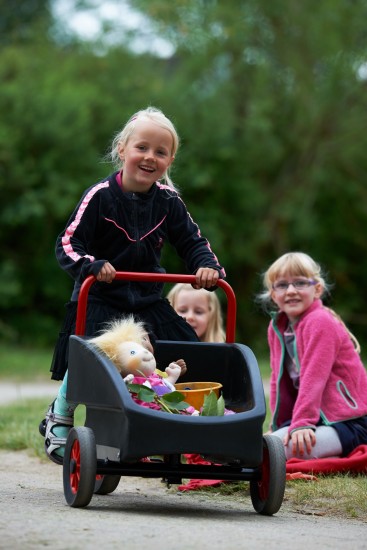 Preview: Kinder mit Puppen im Winther Viking Dreirad Kangaroo